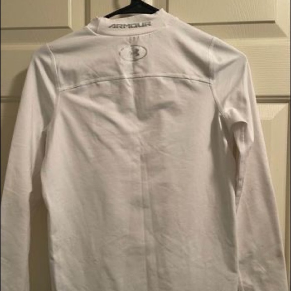 Under Armour Youth Large long sleeve shirt